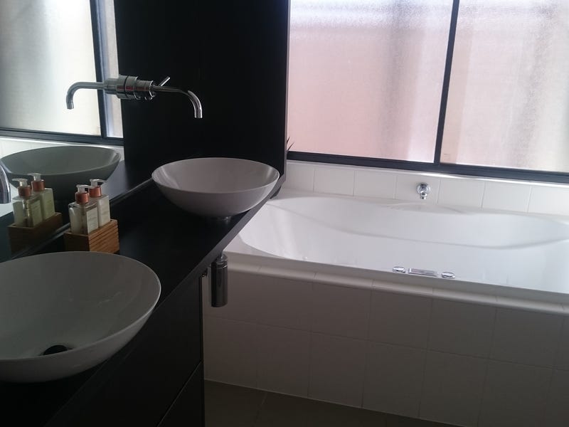 Luxurious Beachfront Apartment! Fully Furnished 9