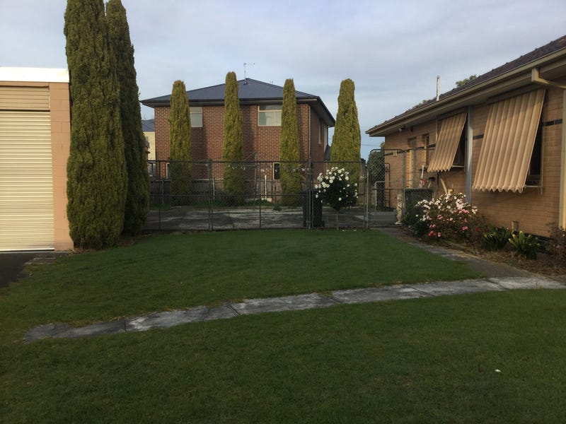 LEASED. Tradie or work from 4
