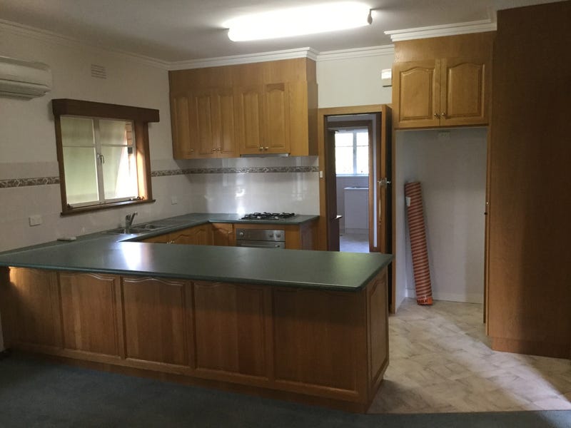 LEASED. Tradie or work from 6