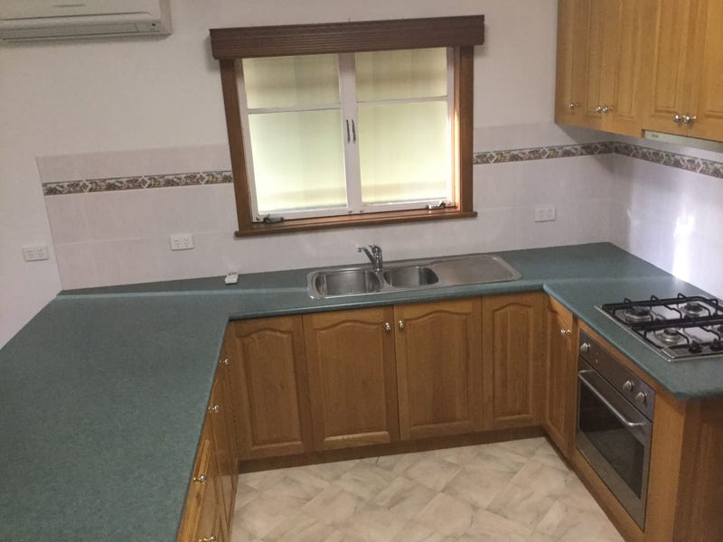 LEASED. Tradie or work from 7