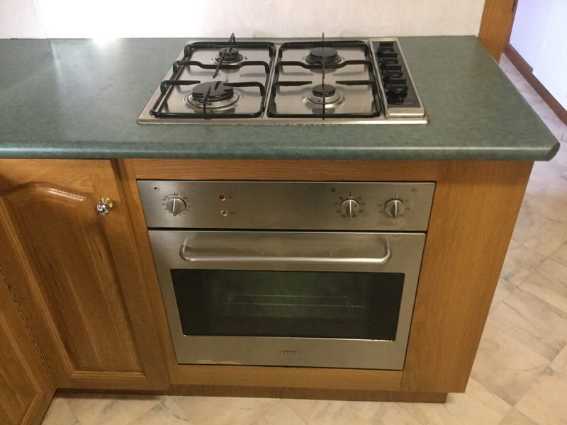 LEASED. Tradie or work from 8