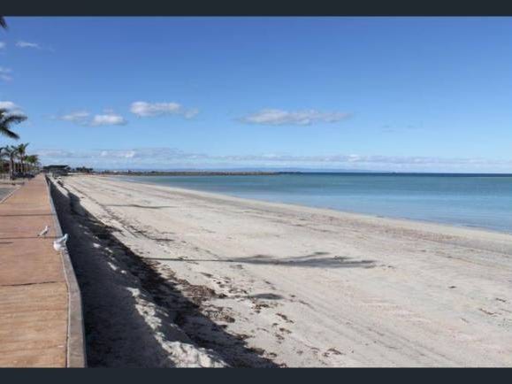Beachside living 2 BR Unit on Kittel   (corner Barson St)