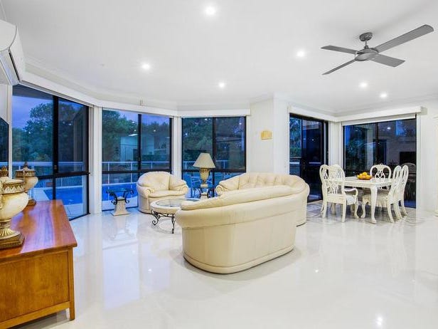 Grand home for rent in 5