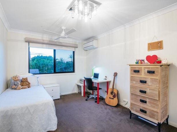 Grand home for rent in 13