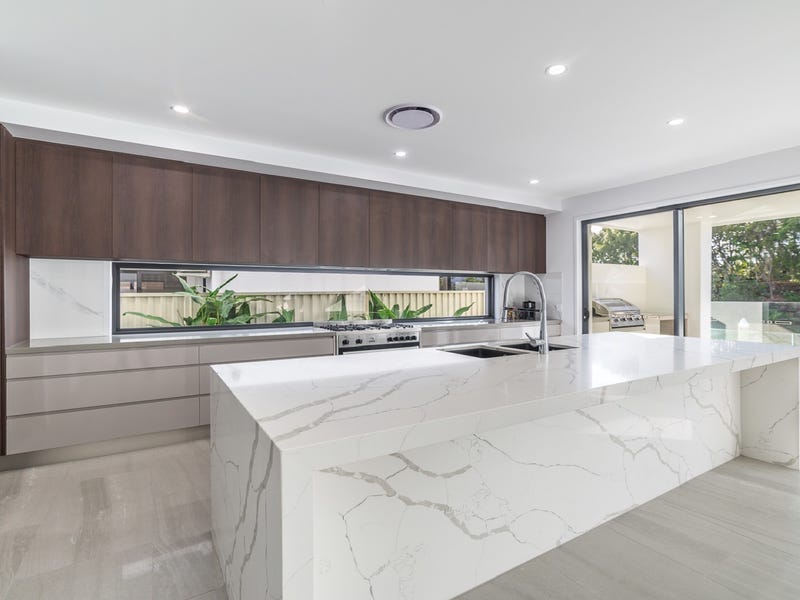 BRAND NEW 6 BEDROOM MODERN 8