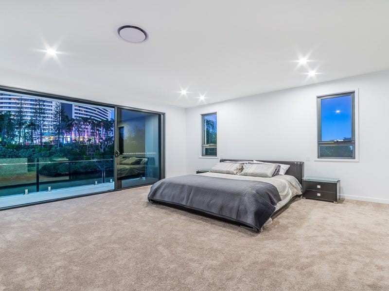 BRAND NEW 6 BEDROOM MODERN 11