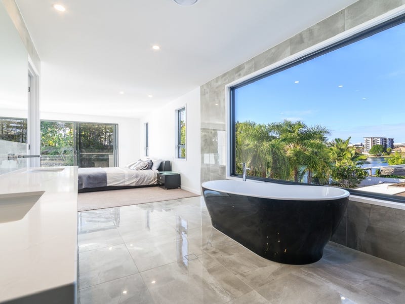BRAND NEW 6 BEDROOM MODERN 13