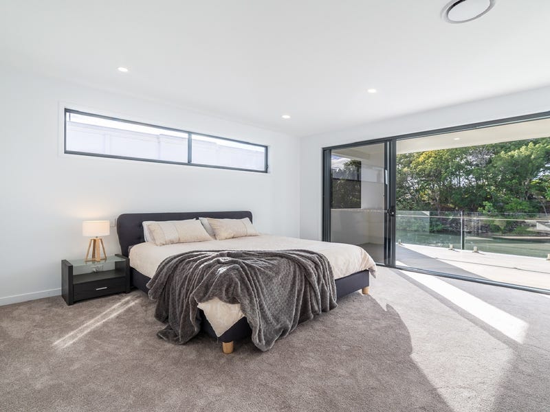 BRAND NEW 6 BEDROOM MODERN 14