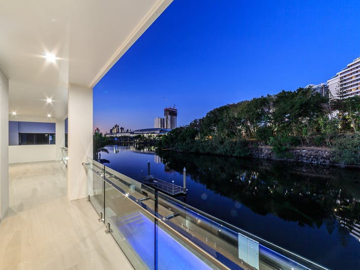 BRAND NEW 6 BEDROOM MODERN 19