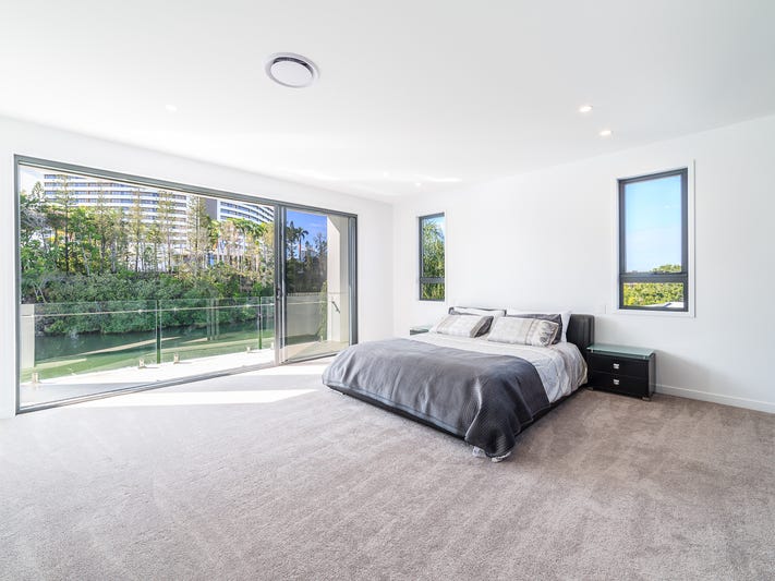 BRAND NEW 6 BEDROOM MODERN 20