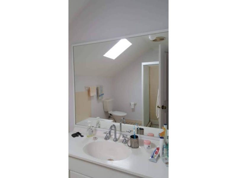Family Townhouse For Rent – 5