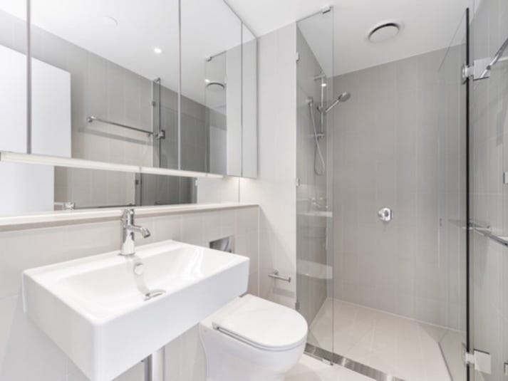 Luxury Water View Living with 6
