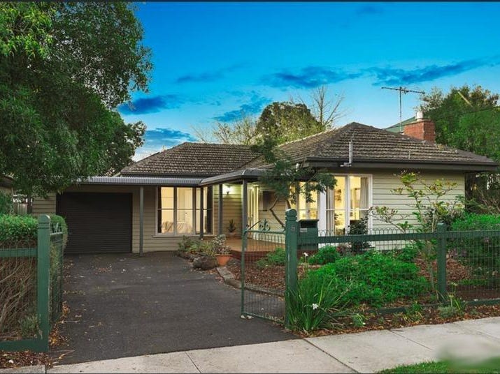 6 month lease with month to month after Call 0434 261 742
