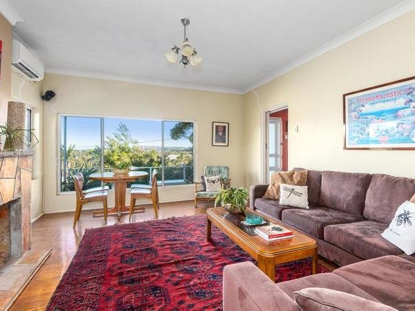 3 bedroom, ocean views, large backyard, pet friendly