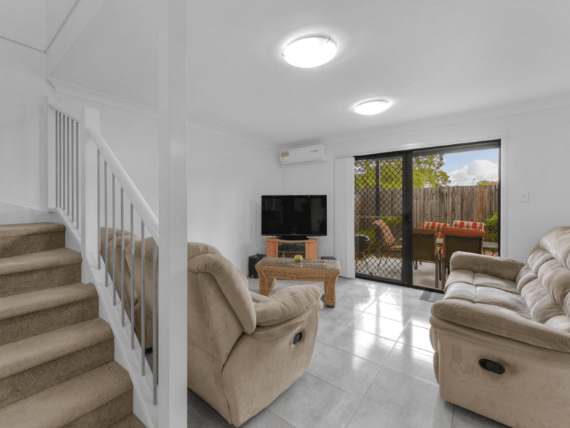 Gorgeous Townhouse in boutique complex 4