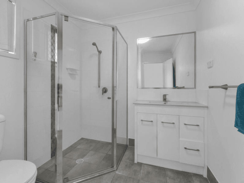 Gorgeous Townhouse in boutique complex 5