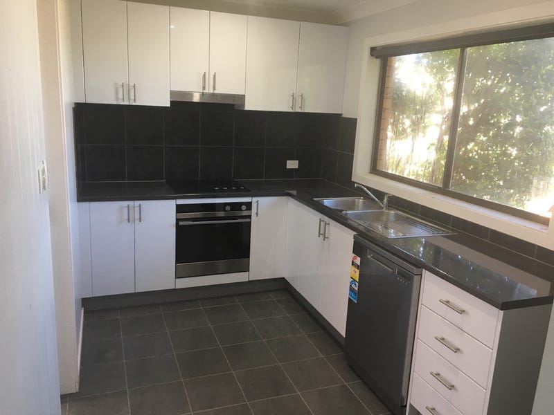 Modern 3 Bedroom Villa with sensational Lake Views
