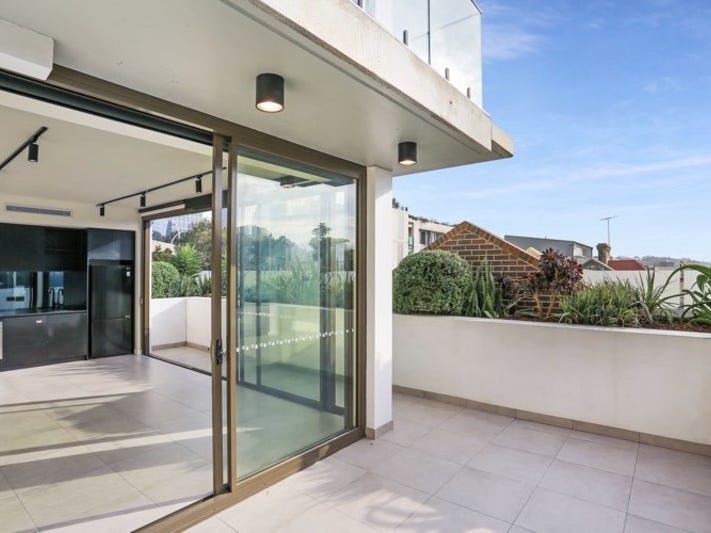 Sun drenched apartment with terrace and garden