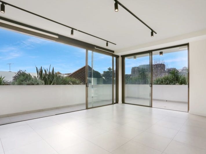 Sun drenched apartment with terrace 2
