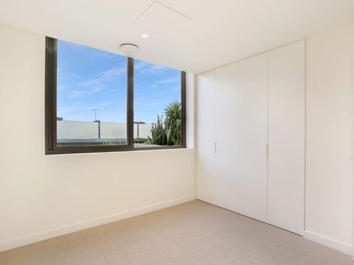 Sun drenched apartment with terrace 3