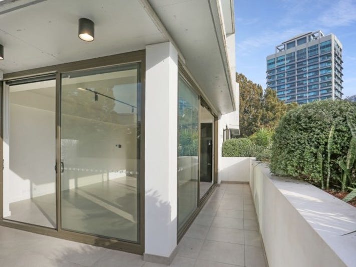 Sun drenched apartment with terrace 5