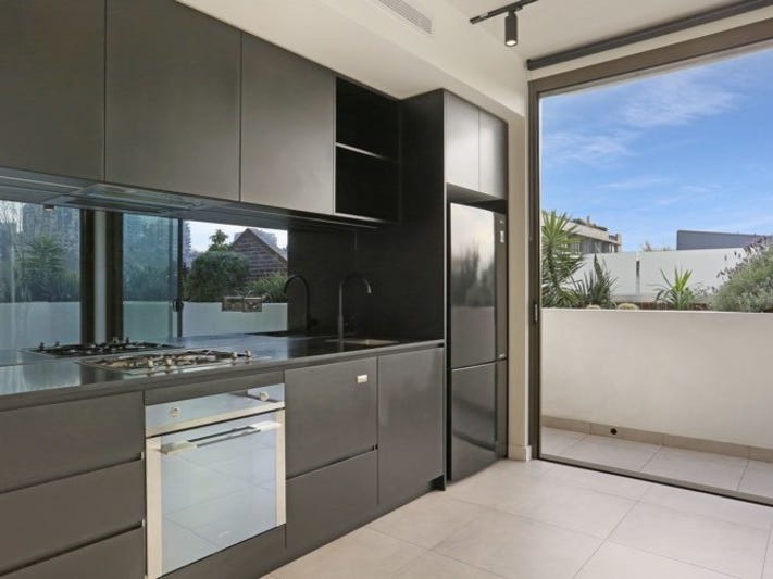 Sun drenched apartment with terrace 6