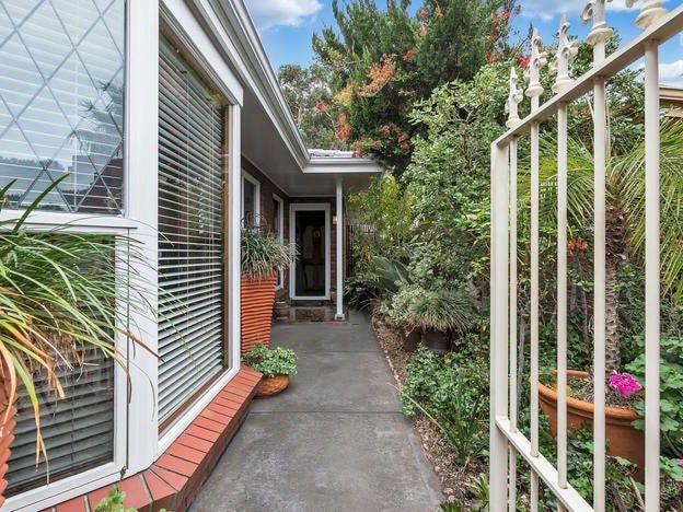 Lovely 3 bedroom home with 2