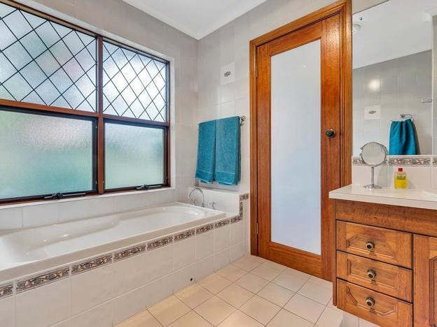 Lovely 3 bedroom home with 10