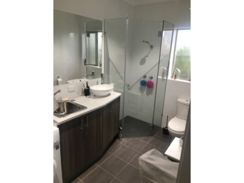 Well Presented Unit in Desirable 2