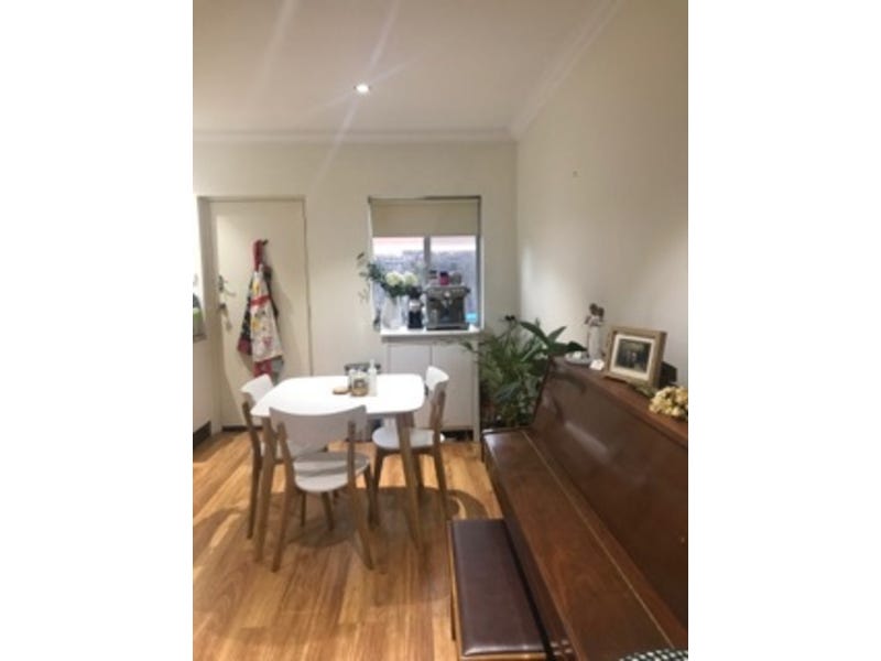 Well Presented Unit in Desirable 5