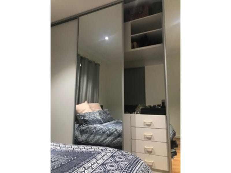 Well Presented Unit in Desirable 6