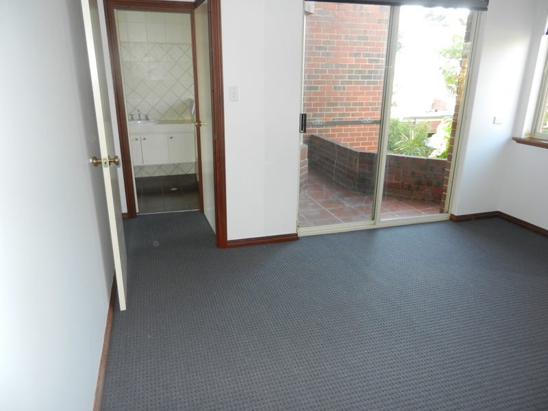 TOWNHOUSE TO RENT. HYDE PARK 4