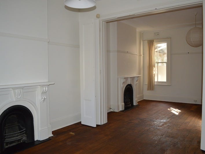 Large & Unique Victorian Apartment 3
