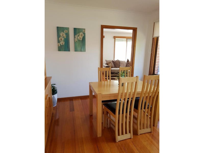 Spacious 4 bedroom/3 bedroom and 9