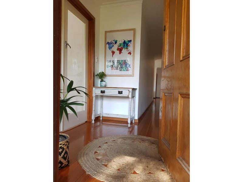 Spacious 4 bedroom/3 bedroom and 11