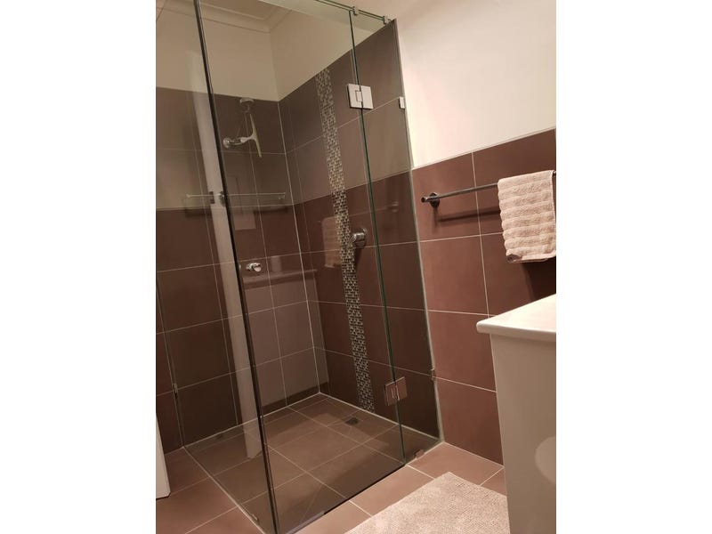 Spacious 4 bedroom/3 bedroom and 12