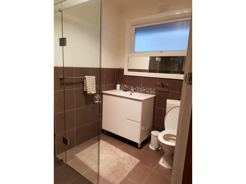 Spacious 4 bedroom/3 bedroom and 14