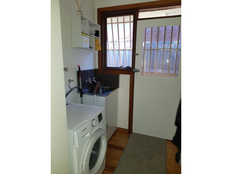 Spacious 4 bedroom/3 bedroom and 15