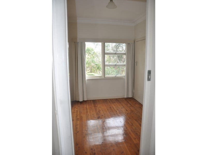 Perfect Location – Leafy Outlook, 9
