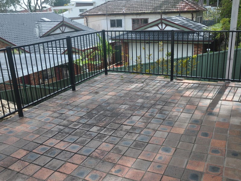 Perfect Location – Leafy Outlook, 11