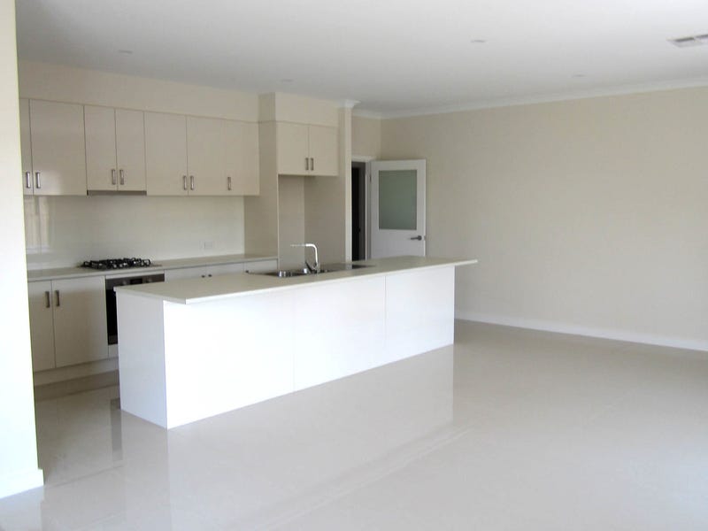Attractive Courtyard Home In Fulham 2