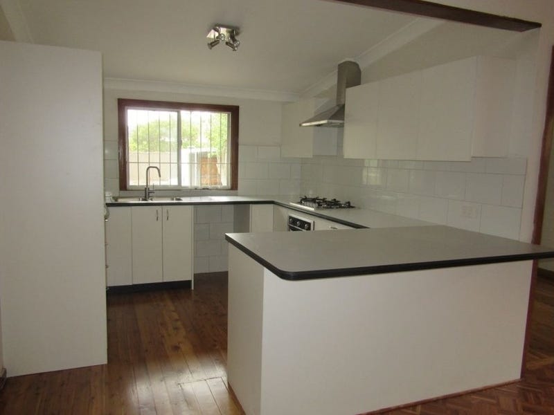 Spacious 5 bedroom home close 4