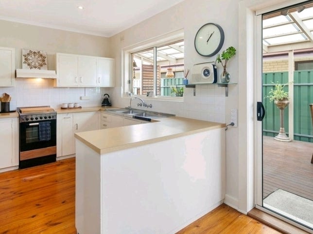 4 bedroom house 150m from 4