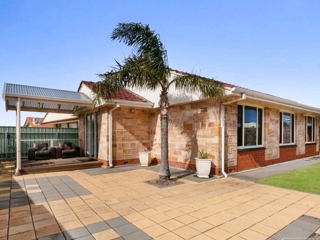 4 bedroom house 150m from 9