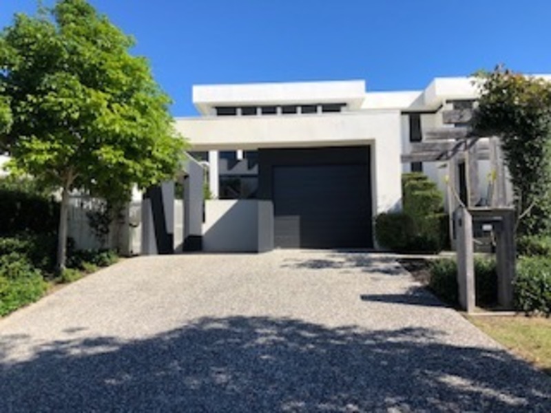 Pavillions Designer Living 3 bed, 2.5 bath – Available NOW