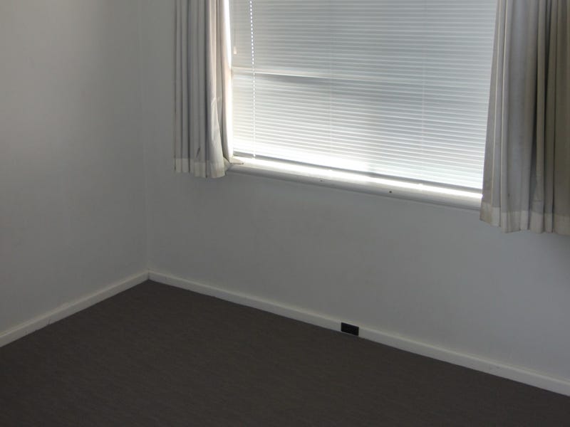 Freshly renovated 2 bed 1 7