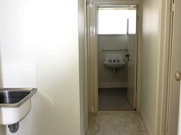 Freshly renovated 2 bed 1 9