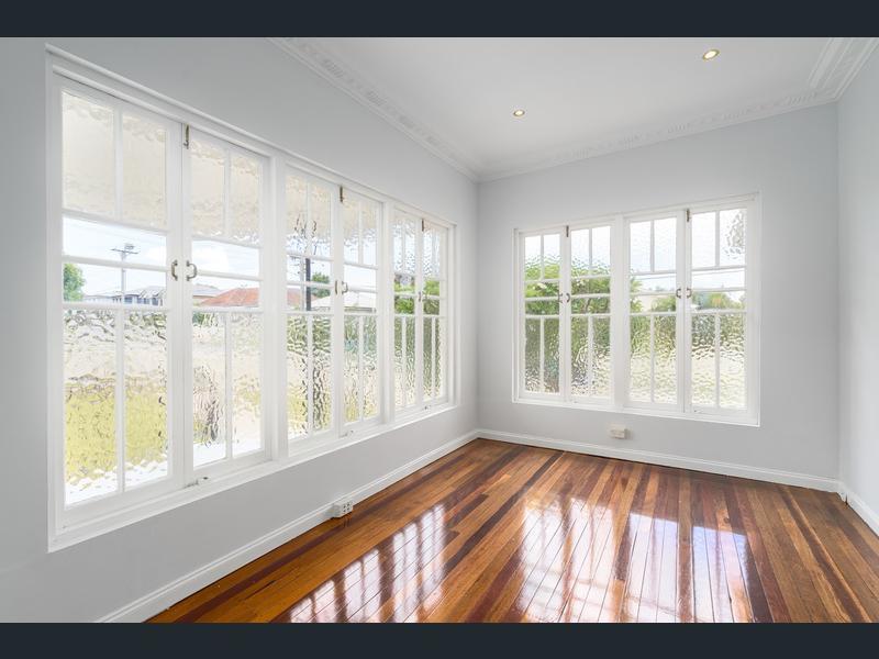 Charming & convenient 3 bedroom 2
