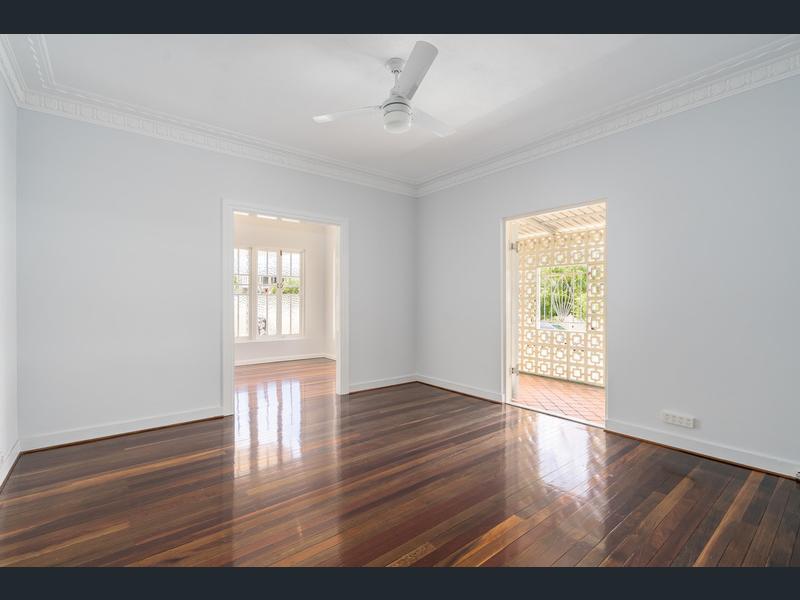 Charming & convenient 3 bedroom 4