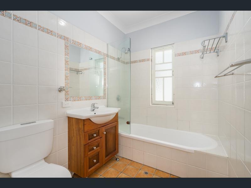 Charming & convenient 3 bedroom 10